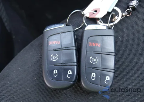 2020 Jeep Renegade Latitude 4X4 из США, поврежденный, VIN ZACNJBBB0LPL20556